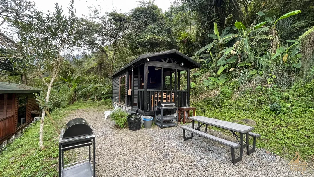 拾階莊園｜豪華露營車、小木屋、近內灣老街
