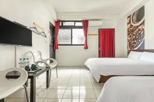 Forever Happiness Hostel-Classic Quadruple Room-6