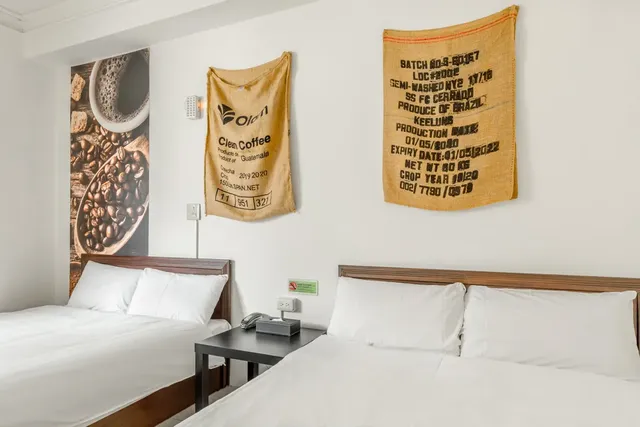 Forever Happiness Hostel-Classic Quadruple Room-4
