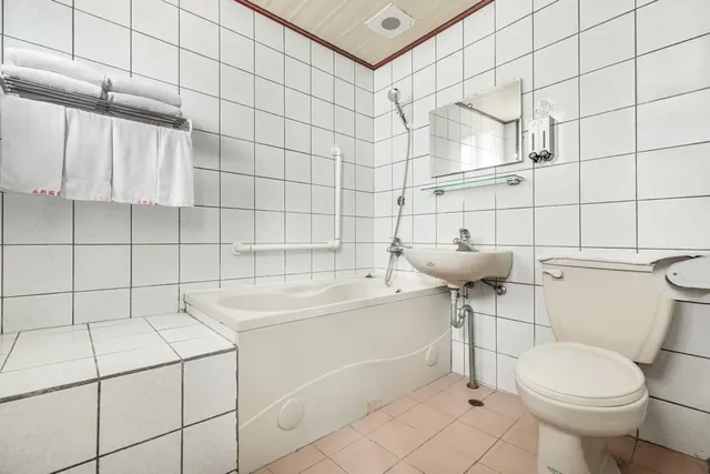 Forever Happiness Hostel-Superior Quadruple Room-9
