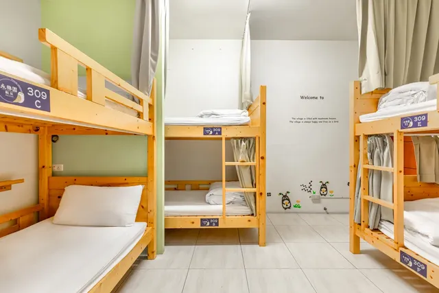 Forever Happiness Hostel-Bed in 4-Bed Male Dormitory Room-5