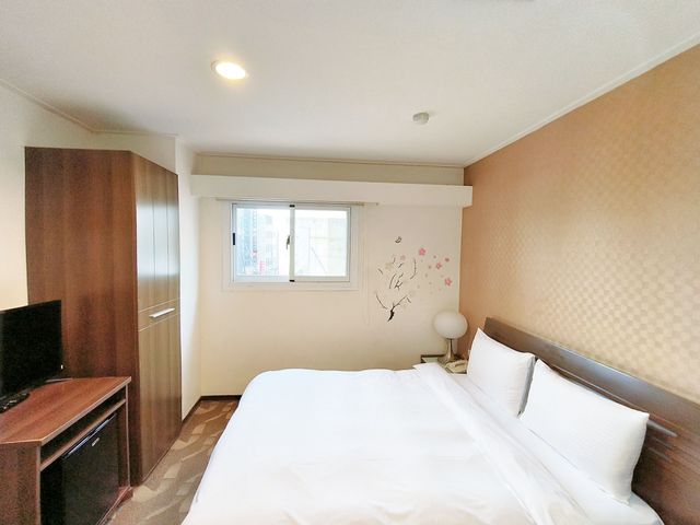 信然文旅-首學｜緊鄰台南海安路商圈/神農街-文青雙人房｜附浴缸-4
