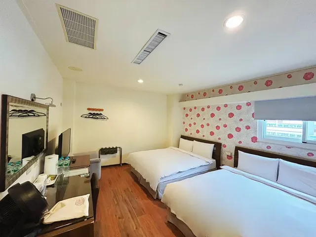 信然文旅-首學｜緊鄰台南海安路商圈/神農街-文青四人房｜附浴缸-1