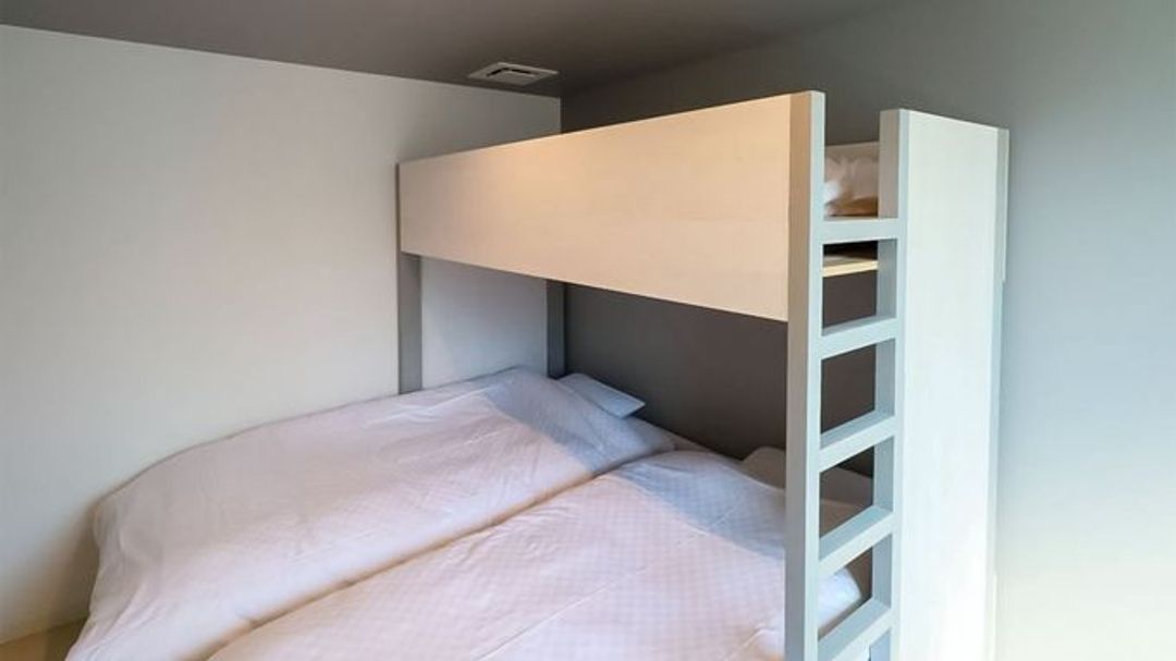 IWATOYAMA HOTEL (Iwatoyama Hostel)