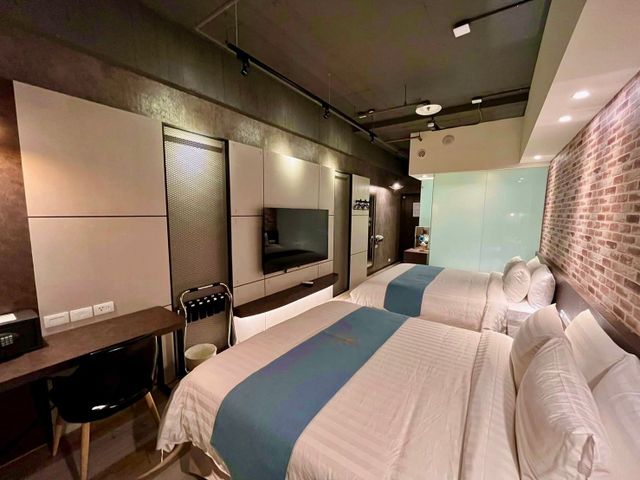 賓利酒店-溫馨四人房-8