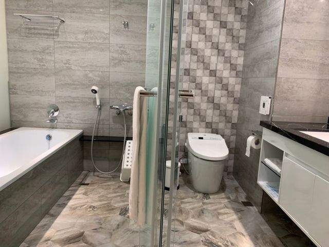 賓利酒店-豪華四人房-6