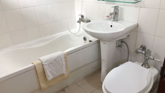 信然文旅-首學｜緊鄰台南海安路商圈/神農街-標準雙人房-無窗｜附浴缸-5
