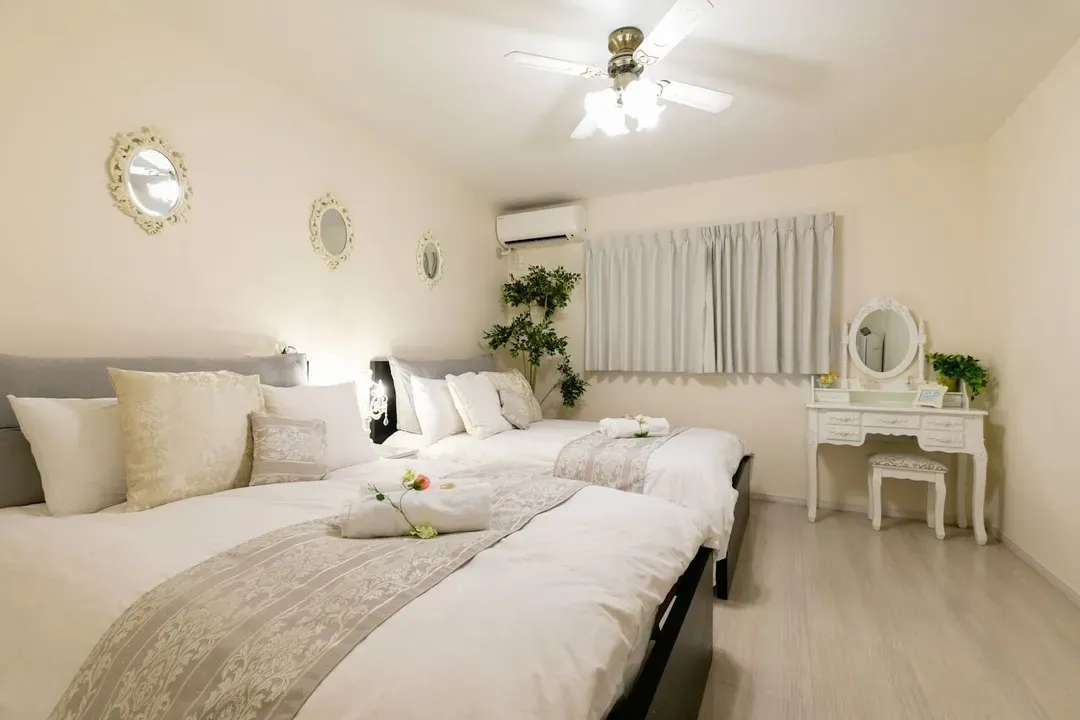 Sterilization and deodorization of the inside of the building and bedding are finished by spraying EM fermenting enzyme. Alcohol disinfection is also carried out!
