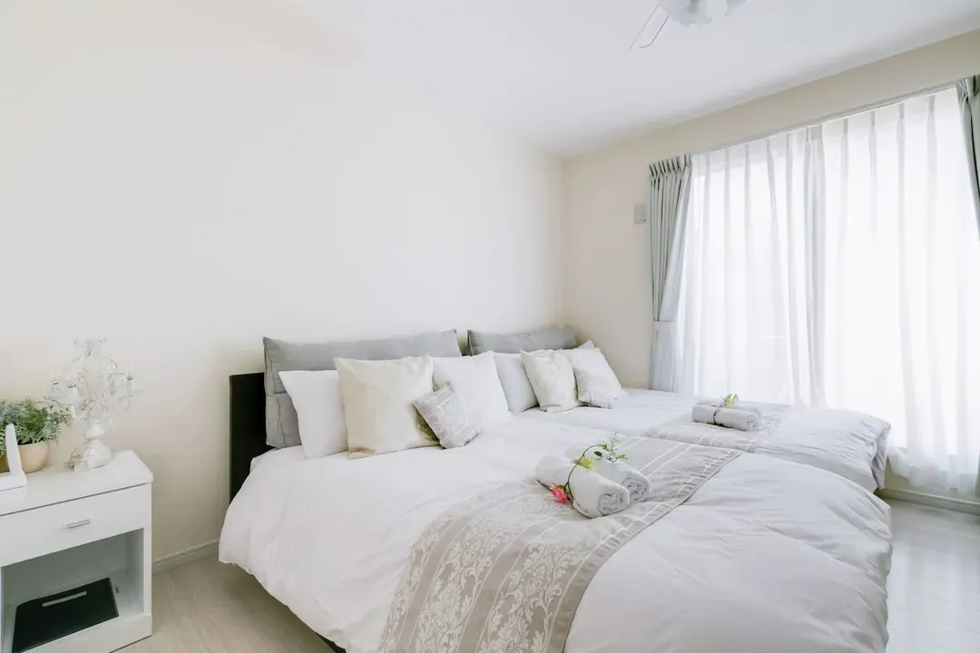 Sterilization and deodorization of the inside of the building and bedding are finished by spraying EM fermenting enzyme. Alcohol disinfection is also carried out!