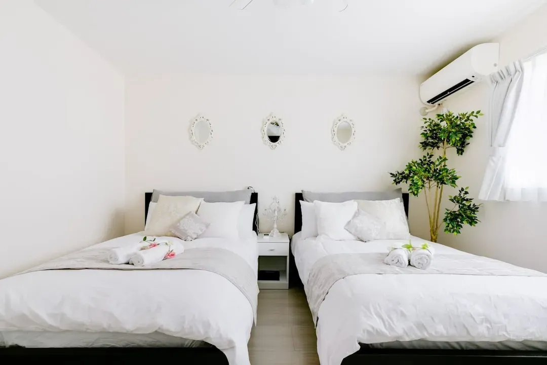 Sterilization and deodorization of the inside of the building and bedding are finished by spraying EM fermenting enzyme. Alcohol disinfection is also carried out!