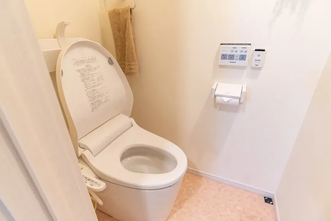 Sterilization and deodorization of the inside of the building and bedding are finished by spraying EM fermenting enzyme. Alcohol disinfection is also carried out!