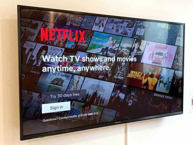 43インチの壁掛けTVではNetflixやAmazonプライム、Youtube等もご覧いただけます。（ログインにはご自身のアカウントが必要です）