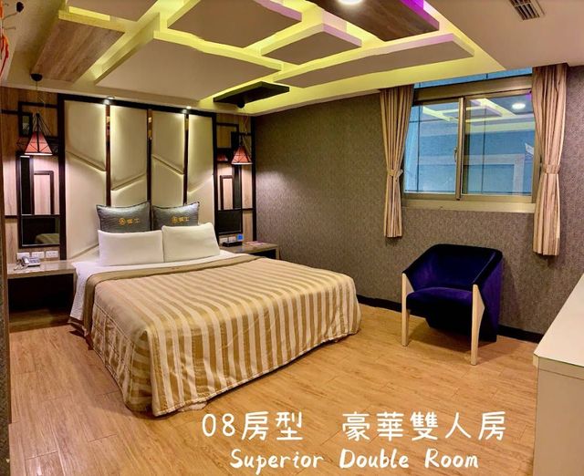 賓士旅館-豪華雙人房-3