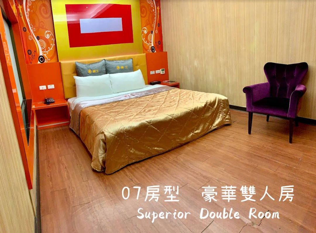 奔驰旅馆