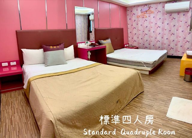 賓士旅館-標準四人房-2
