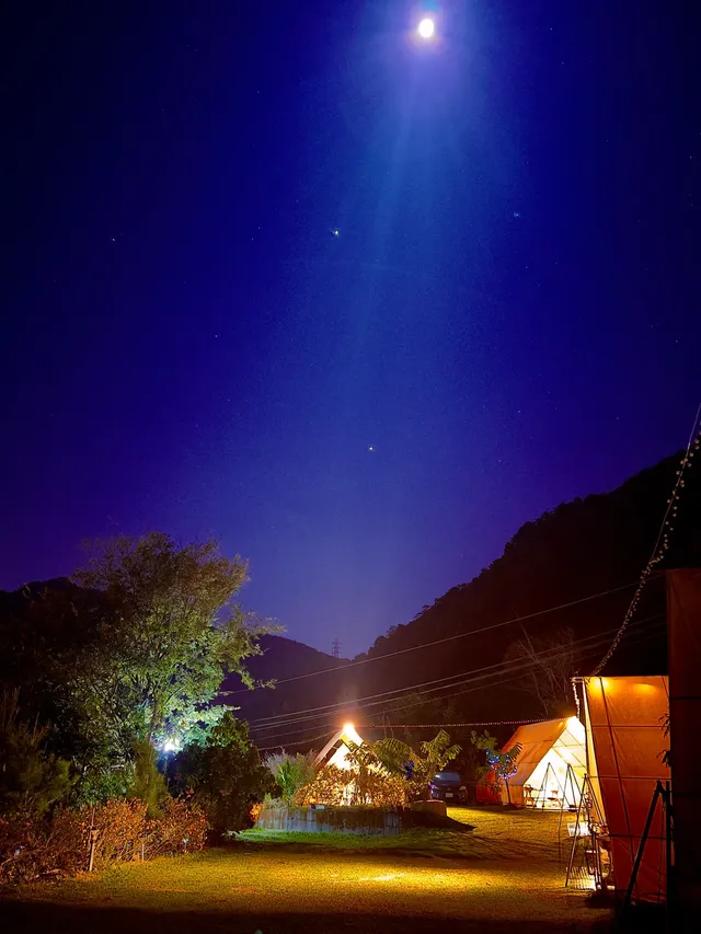 呆呆的家｜獨家6折起！六星級衛浴、高山星空秘境、附烤肉設備-【懶人露營A區】2~4人鐘型帳有冷氣(假日)(依照不同人數計費)-12