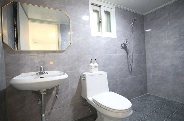 Chan &Suji II-2Room & 2Bath @ HongikEXIT6 3min on foot-10