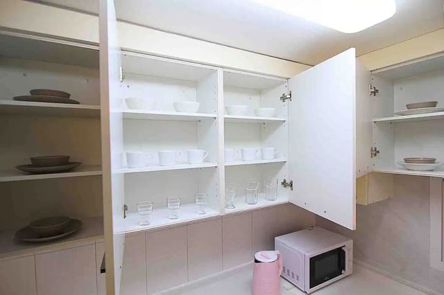 陳&蘇吉居 IV｜9分鐘到弘大入口站 近延央公園-7-11人入住 (102號房) *此房為半地下客房*-9