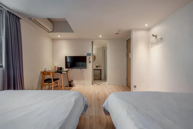 仲青行旅台南館|緊鄰海安路商圈、可選購背包房or套房房型-四人房-附私人衛浴-9