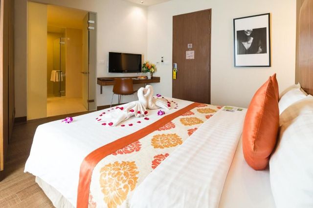 On 8 Sukhumvit Nana Bangkok-Saffron Premier King Room (Room only)-9