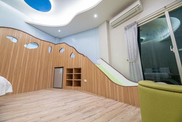 羅東幸福Yes｜溜滑梯主題房型、羅東夜市1分鐘-遊樂園溜滑梯八人房-5