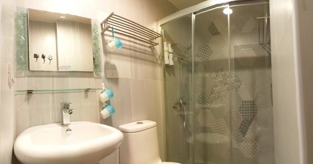 專屬衛浴，乾濕分離 private bathroom inside the room