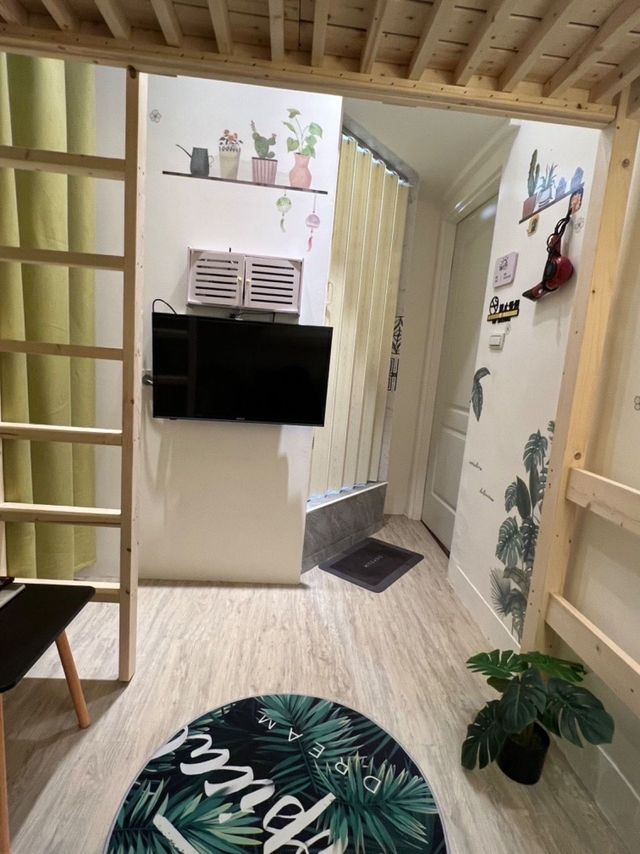 愛樂-黑貓館｜緊鄰大東夜市-302綠色世界迷你雙人套房(自助入住，請一定要加賴以取得入住步驟）-4