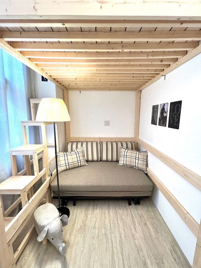 愛樂-黑貓館｜緊鄰大東夜市-英倫風情2~4人套房(可加床)(自助入住，請一定要加賴以取得入住步驟）-2