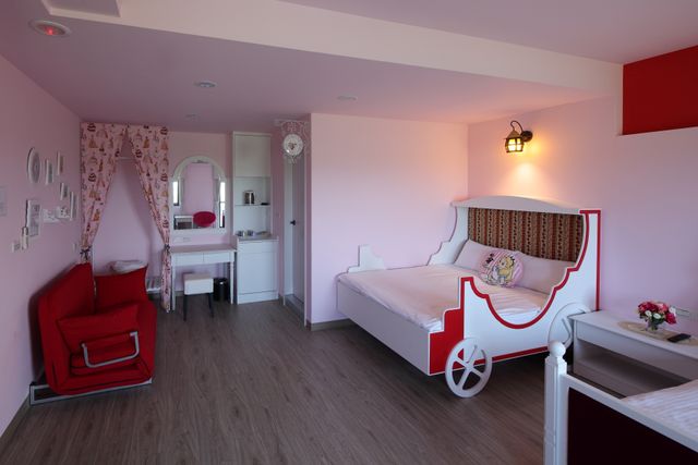 Tong Lehui theme paternity bed and breakfast-202 girl feelings - carriage quadruple room-3