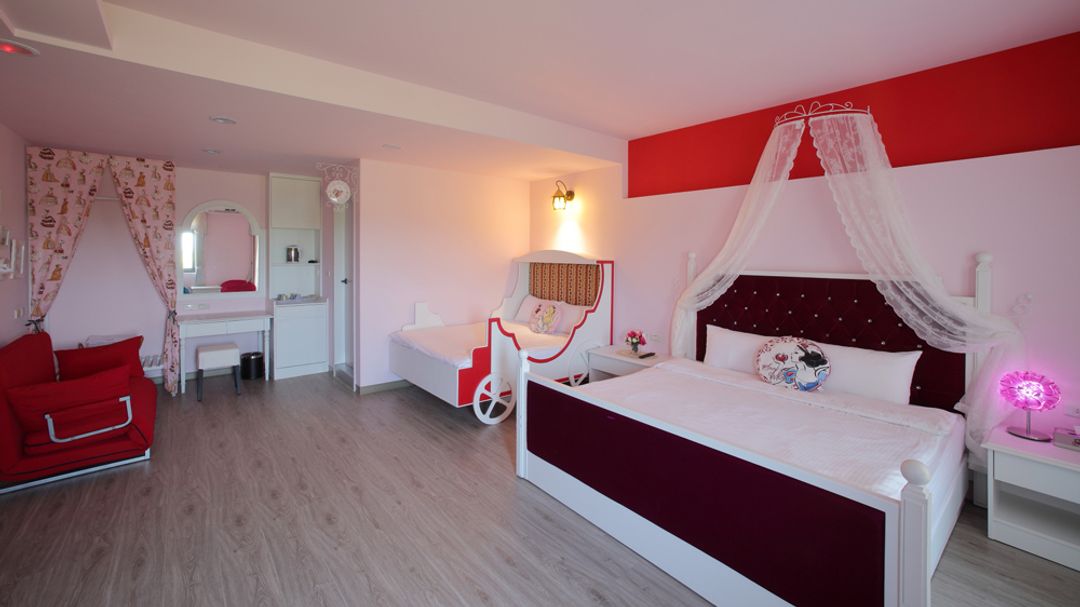 Tong Lehui theme paternity bed and breakfast