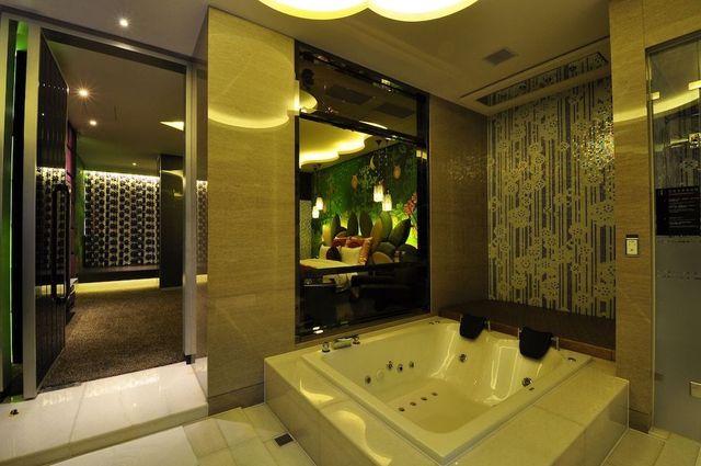 Jetted Tub