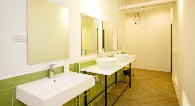 The Ellis Bangkok-Economy Single Room with Shared Bathroom-3