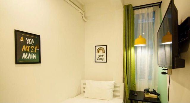 The Ellis Bangkok-Economy Single Room with Shared Bathroom-1