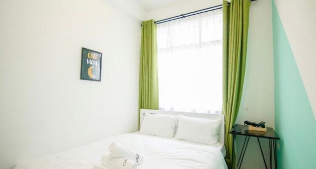 The Ellis Bangkok-Budget Double Room with Private Bathroom-4