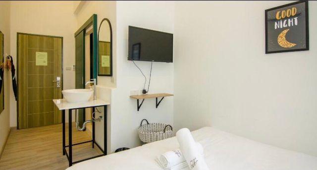 The Ellis Bangkok-Budget Double Room with Private Bathroom-3