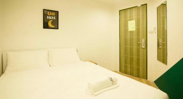 The Ellis Bangkok-Standard King room-2