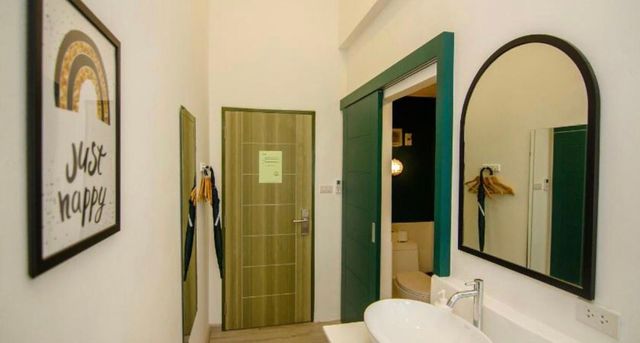 The Ellis Bangkok-Triple room with private bathroom-3
