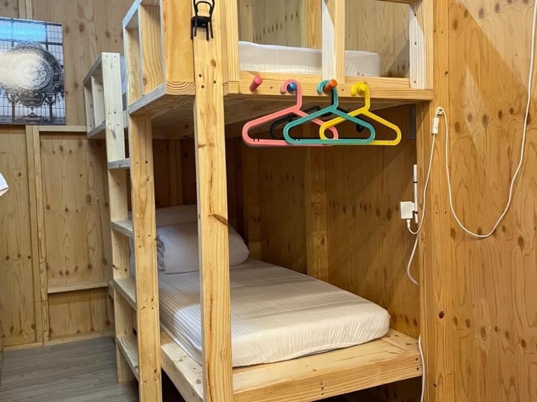 拾階莊園｜豪華露營車、小木屋、近內灣老街