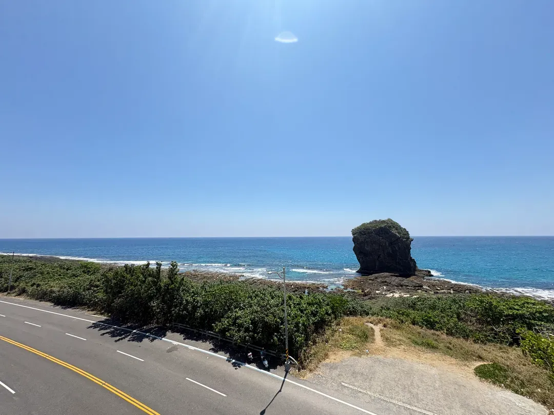 垦丁明君旅栈｜帆船石正对面