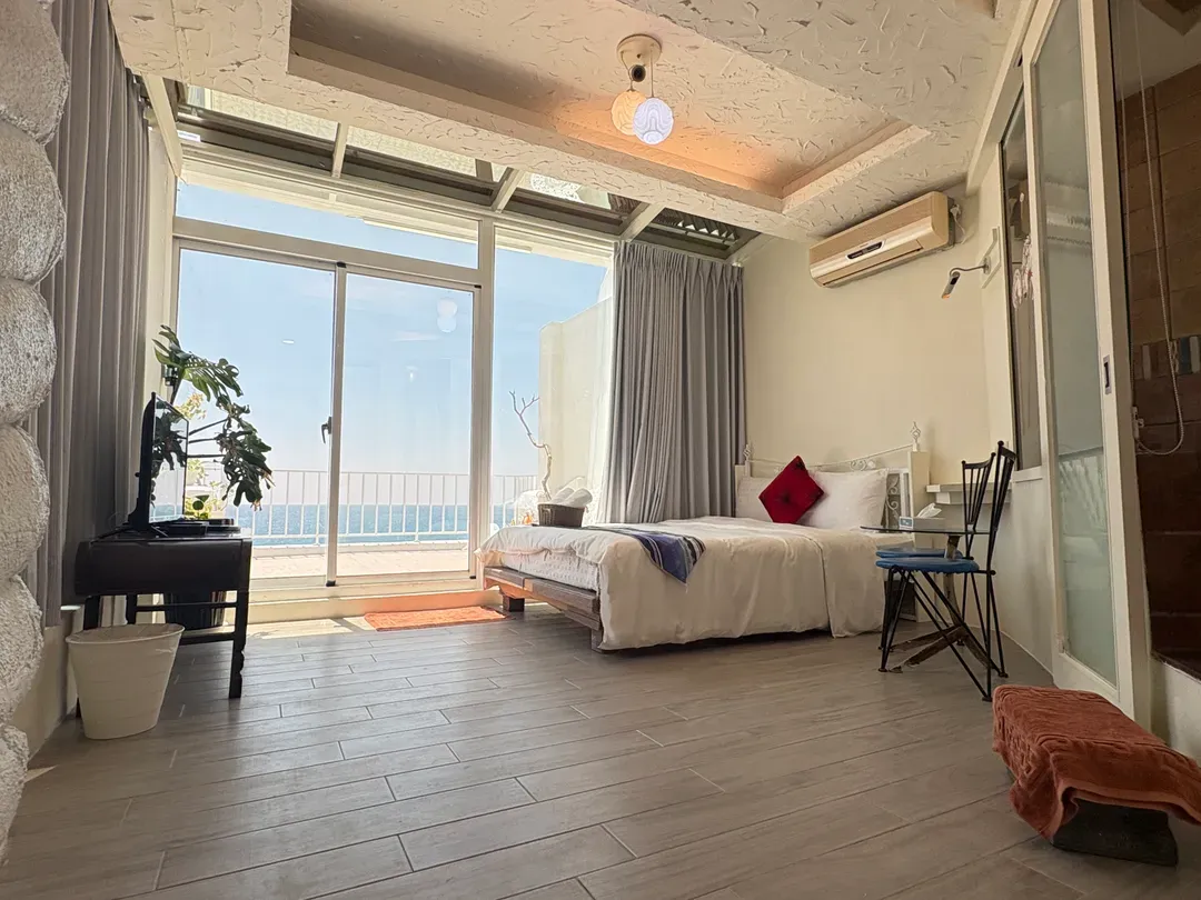 垦丁明君旅栈｜帆船石正对面