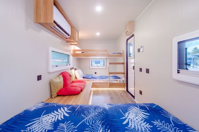Tai  Ping  Shan  Camper  Van-Camper 4 person room-10