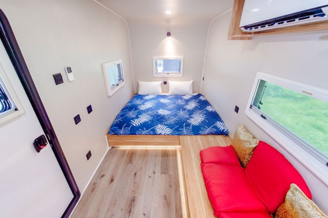 Tai  Ping  Shan  Camper  Van-Camper 4 person room-8