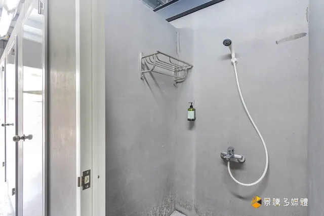Tai  Ping  Shan  Camper  Van-Camper 4 person room-12