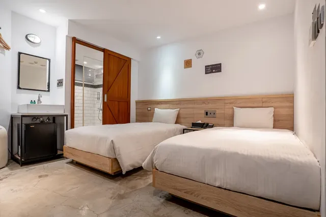 CHASE Hotel-Superior Twin Room-5