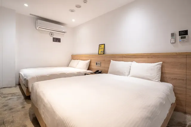 CHASE Hotel-Superior Twin Room-2