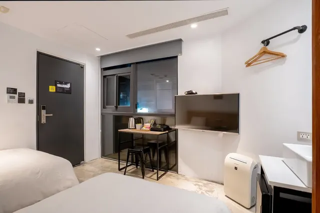 CHASE Hotel-Superior Twin Room-9