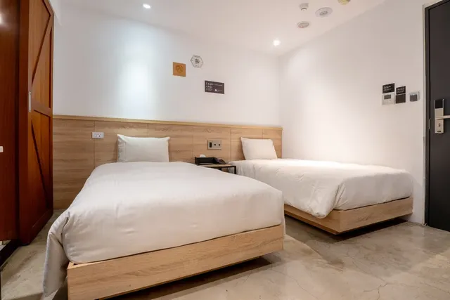 CHASE Hotel-Superior Twin Room-3