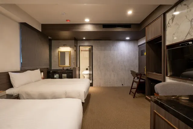 Dream Mansion Hotel-Deluxe Quadruple Room-4