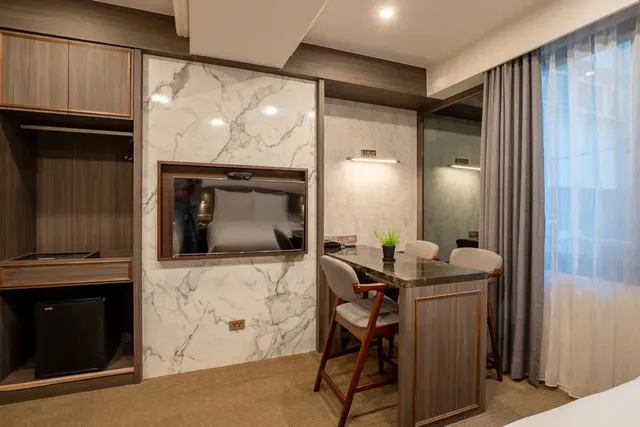 Dream Mansion Hotel-Deluxe Quadruple Room-7