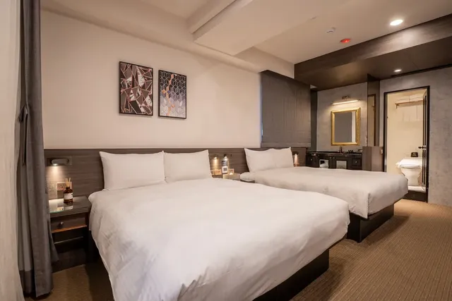 Dream Mansion Hotel-Deluxe Quadruple Room-1